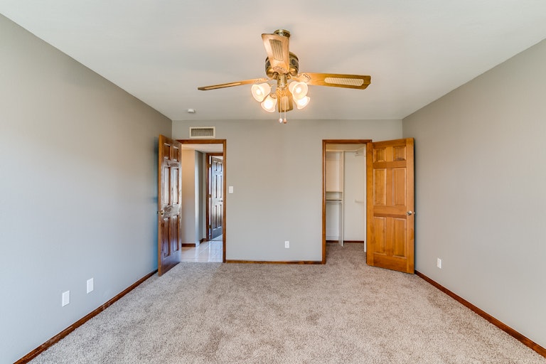 Photo 12 of 31 - 5245 W Christy Dr, Glendale, AZ 85304