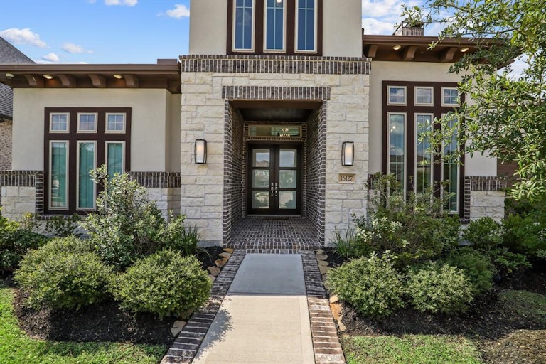 Photo 3 of 48 - 16127 W Moss Loop, Cypress, TX 77433