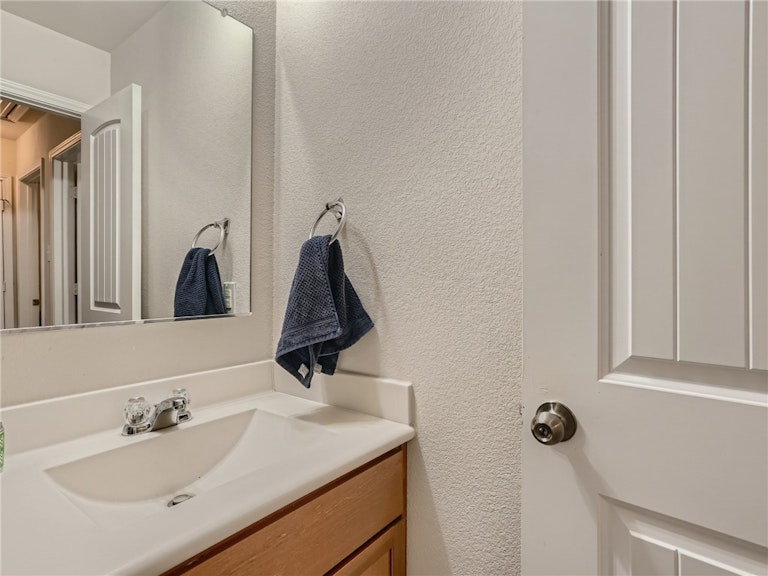 Photo 22 of 28 - 604 Mourning Dove Ln, Leander, TX 78641