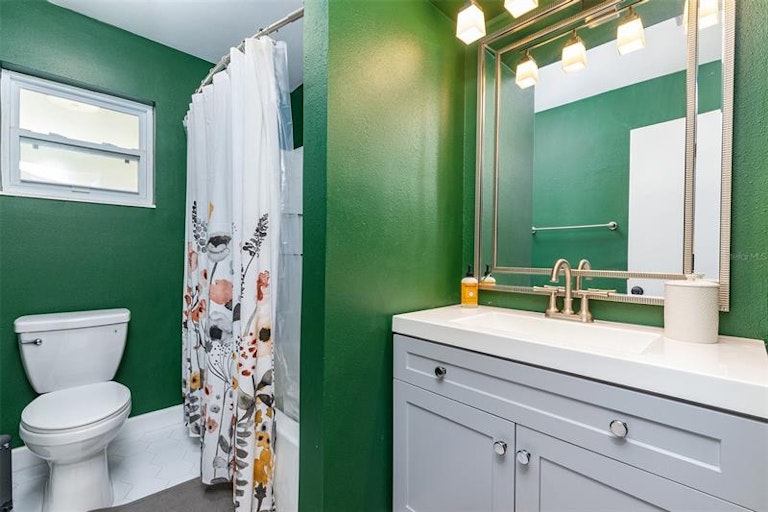 Photo 16 of 33 - 923 Phyllis Ave, Largo, FL 33771