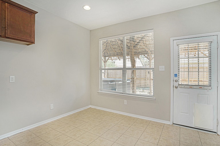 Photo 9 of 17 - 1315 Lucas St, Pearland, TX 77581