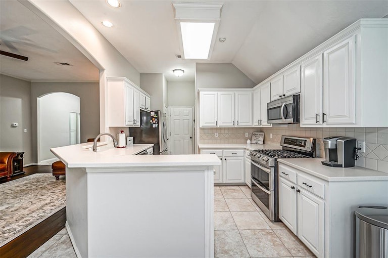 Photo 7 of 19 - 5023 Misty Ln, Pasadena, TX 77505