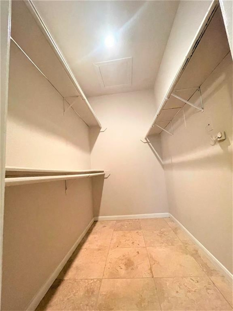 Photo 11 of 23 - 2255 Braeswood Park Dr #264, Houston, TX 77030