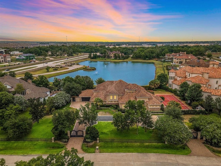 Photo 5 of 41 - 12 Retreat Blvd, Richmond, TX 77469