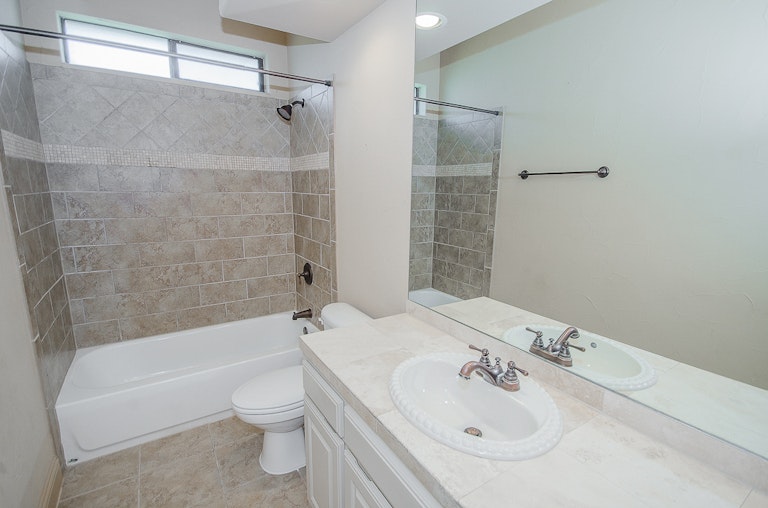 Photo 42 of 47 - 3006 Queen Ann Ct, Arlington, TX 76001