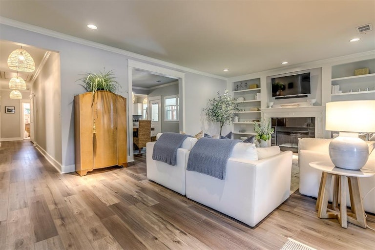 Photo 4 of 38 - 405 N Bradley St, McKinney, TX 75069