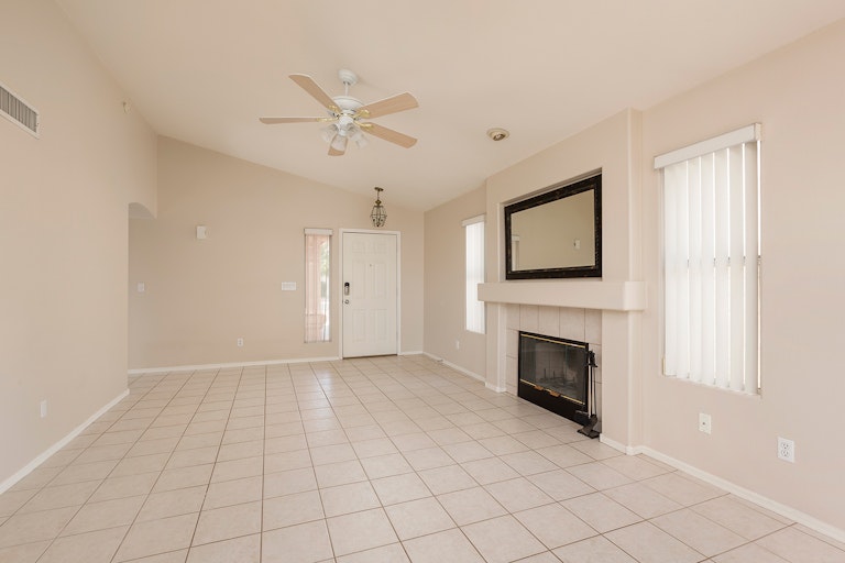 Photo 8 of 21 - 1315 E Helena Dr, Phoenix, AZ 85022