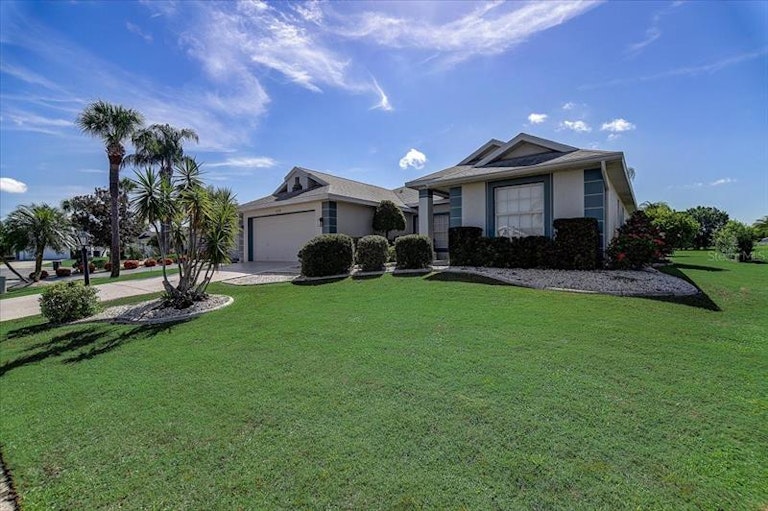 Photo 3 of 58 - 2305 Piper Glen Ct, Sun City Center, FL 33573