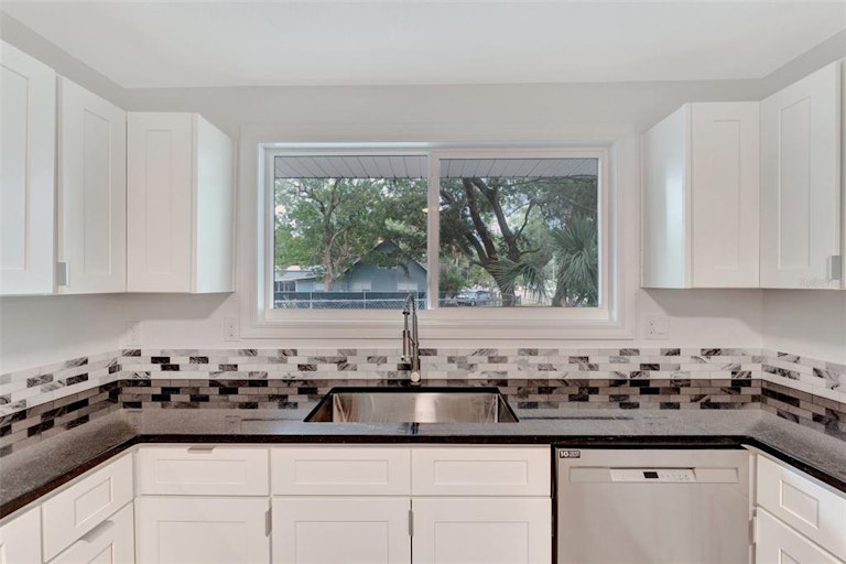 Photo 13 of 36 - 5801 78th Ave N, Pinellas Park, FL 33781