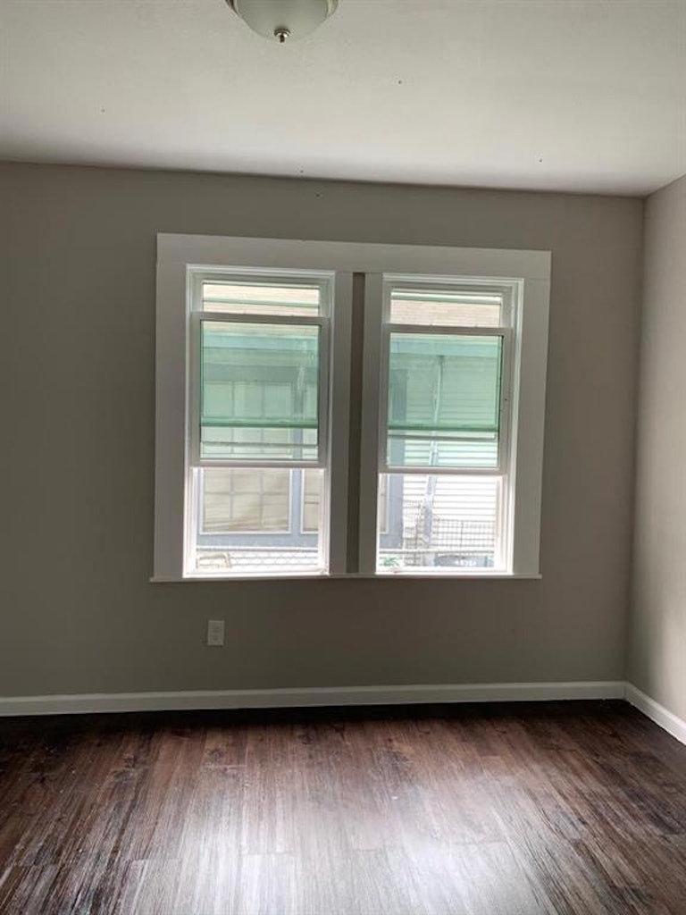 Photo 7 of 17 - 211 E Sterling St #4, Baytown, TX 77520