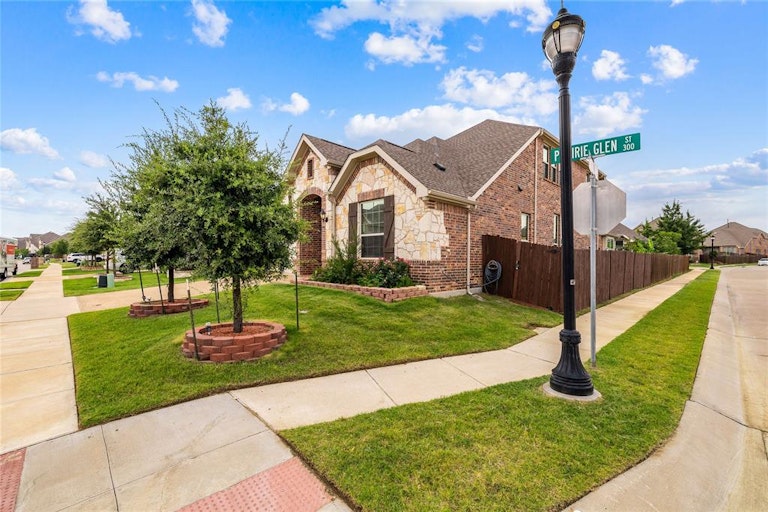 Photo 2 of 36 - 2317 Prairie Glen St, The Colony, TX 75056