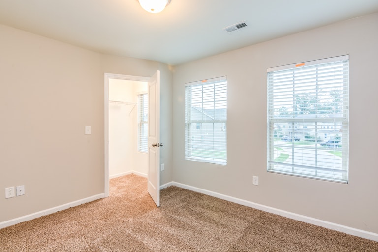 Photo 11 of 17 - 604 Lavenham Ln, Fuquay Varina, NC 27526
