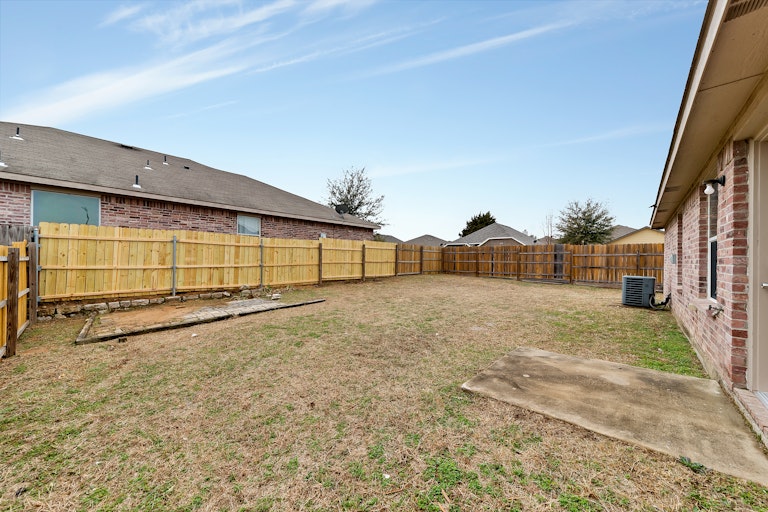 Photo 23 of 26 - 8904 Catalonia Dr, Dallas, TX 75217