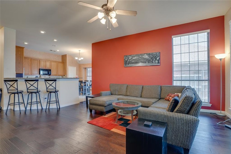 Photo 9 of 33 - 2445 Marble Canyon Dr, Little Elm, TX 75068