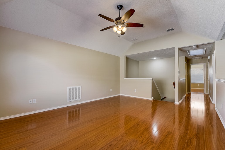 Photo 14 of 37 - 4009 Pear Ridge Dr, The Colony, TX 75056
