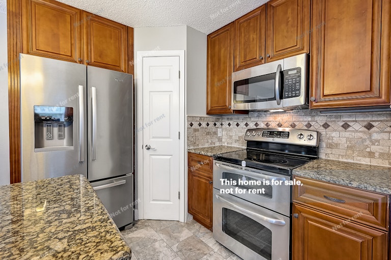 Photo 21 of 35 - 12030 Cobblestone Forest Cir S, Jacksonville, FL 32225