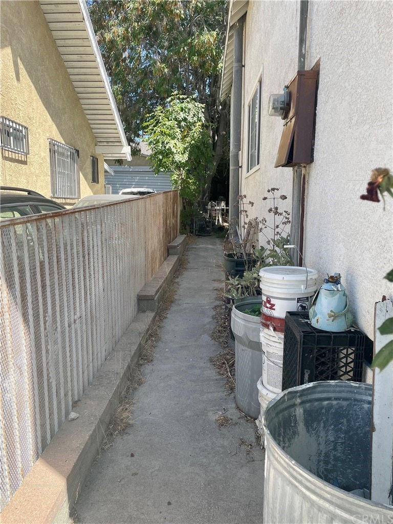 Photo 5 of 31 - 5415 Ash St, Los Angeles, CA 90042