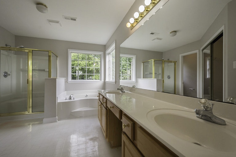 Photo 16 of 24 - 5001 Arbor Chase Dr, Raleigh, NC 27616