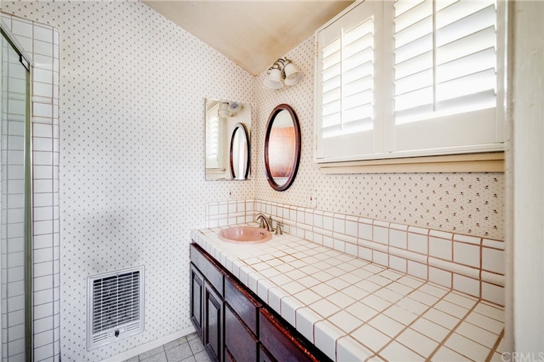 Photo 7 of 13 - 4603 Lowell Ave, La Crescenta, CA 91214