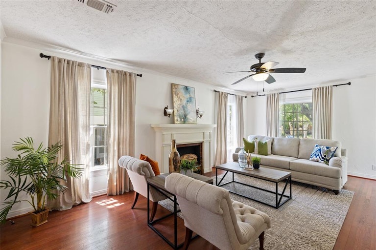Photo 6 of 36 - 6162 Prospect Ave, Dallas, TX 75214