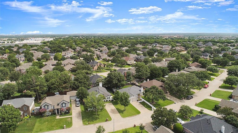 Photo 31 of 32 - 12 Monterey Dr, Roanoke, TX 76262