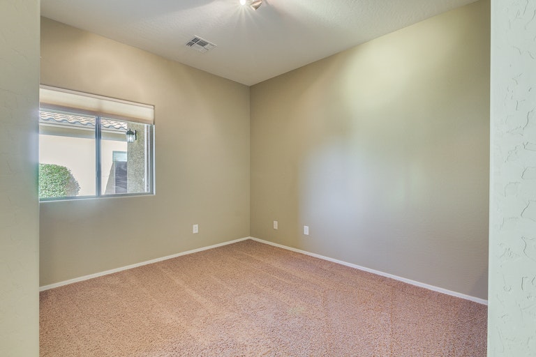 Photo 15 of 36 - 304 W Dragon Tree Ave, San Tan Valley, AZ 85140