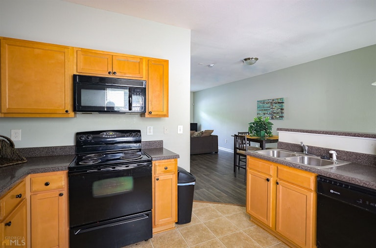 Photo 8 of 24 - 407 Creel Pl, Atlanta, GA 30349