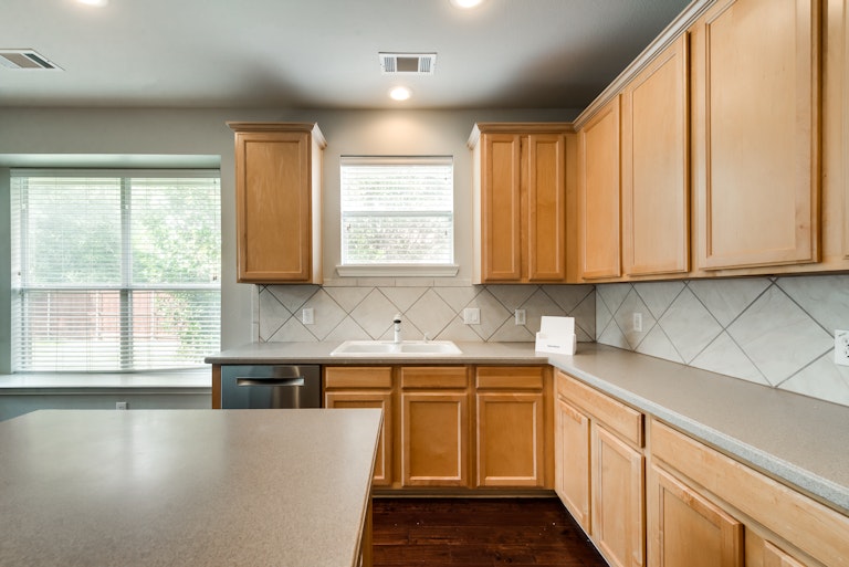 Photo 11 of 32 - 530 Lauren Ct, Keller, TX 76248