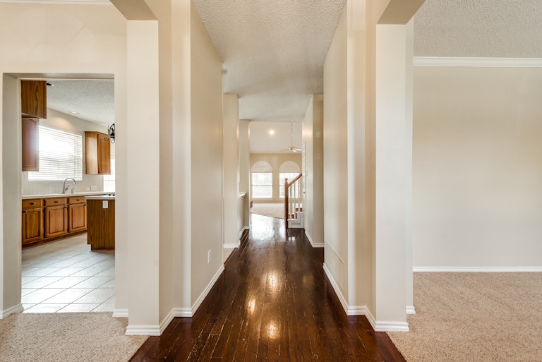 Photo 13 of 32 - 604 Herefordshire Ln, Allen, TX 75002