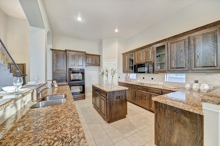 Photo 8 of 43 - 2740 Cape Pearl Dr, Grand Prairie, TX 75054