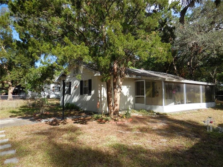 Photo 14 of 21 - 700 Sunset Ave, Orange City, FL 32763