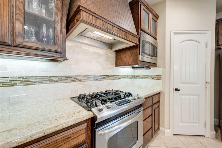 Photo 13 of 40 - 2701 Twinflower Dr, Fort Worth, TX 76244