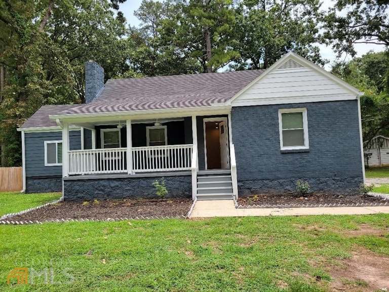 Photo 2 of 24 - 1516 Young Rd, Lithonia, GA 30058