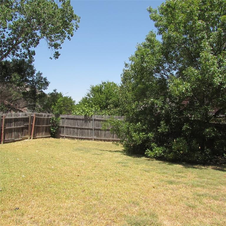 Photo 27 of 32 - 1345 Mill Wood Ln, Garland, TX 75040