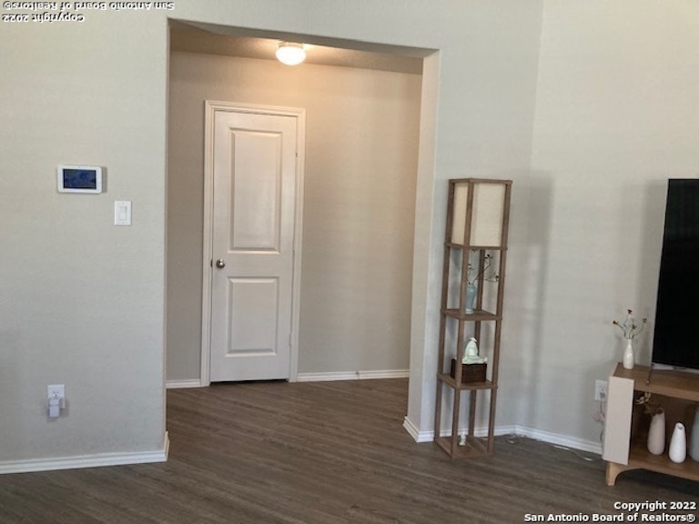 Photo 7 of 36 - 9722 Marbach Cres, San Antonio, TX 78245