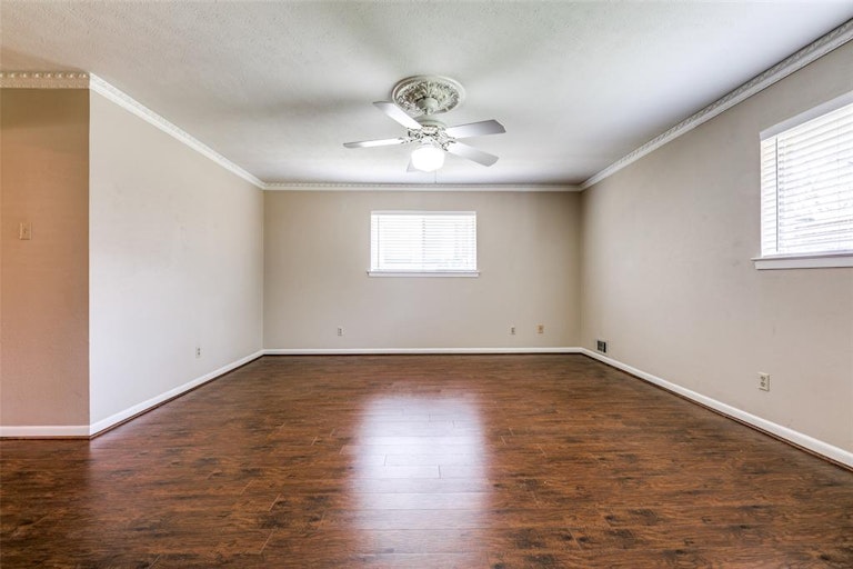 Photo 35 of 40 - 11034 Yorkspring Dr, Dallas, TX 75218