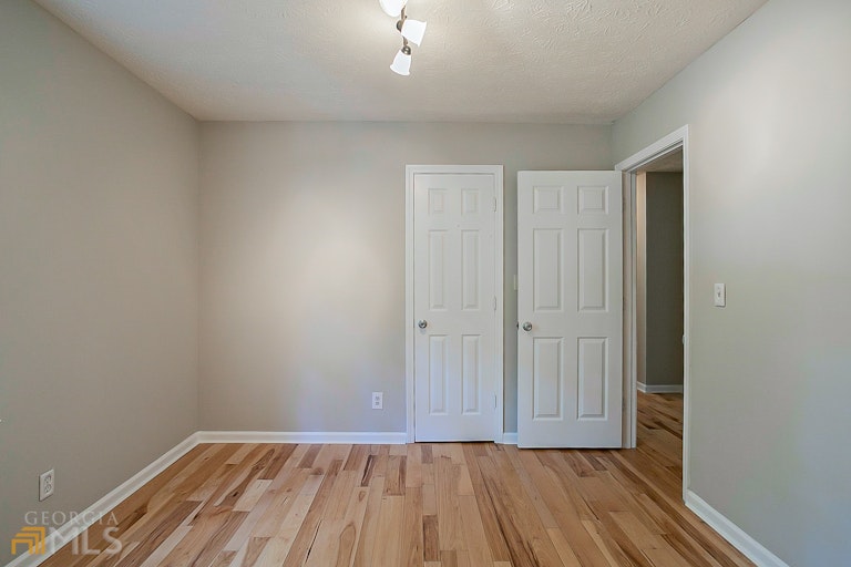 Photo 14 of 26 - 4695 Brandon Acres Ln, Buford, GA 30519
