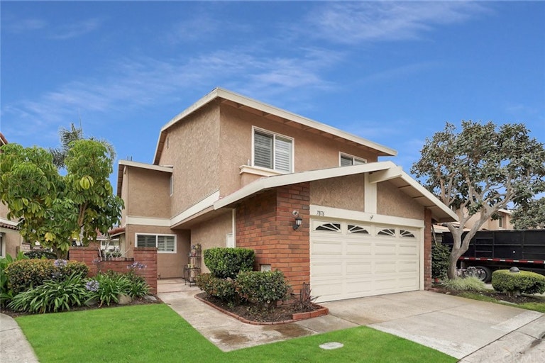 Photo 1 of 38 - 7876 Moonmist Cir, Huntington Beach, CA 92648