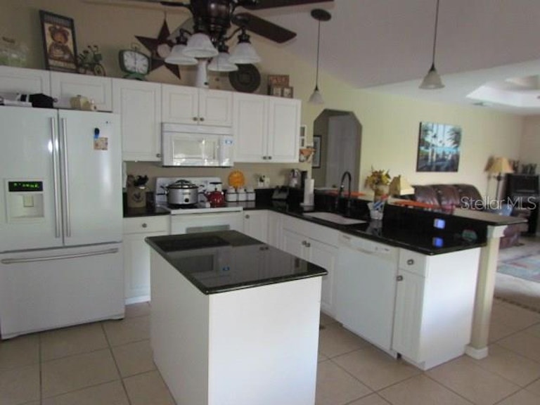Photo 4 of 20 - 2129 Date Palm Way, Venice, FL 34292