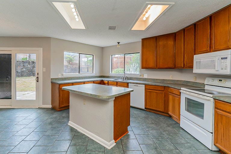 Photo 8 of 32 - 4200 Birch Creek Rd, Fort Worth, TX 76244