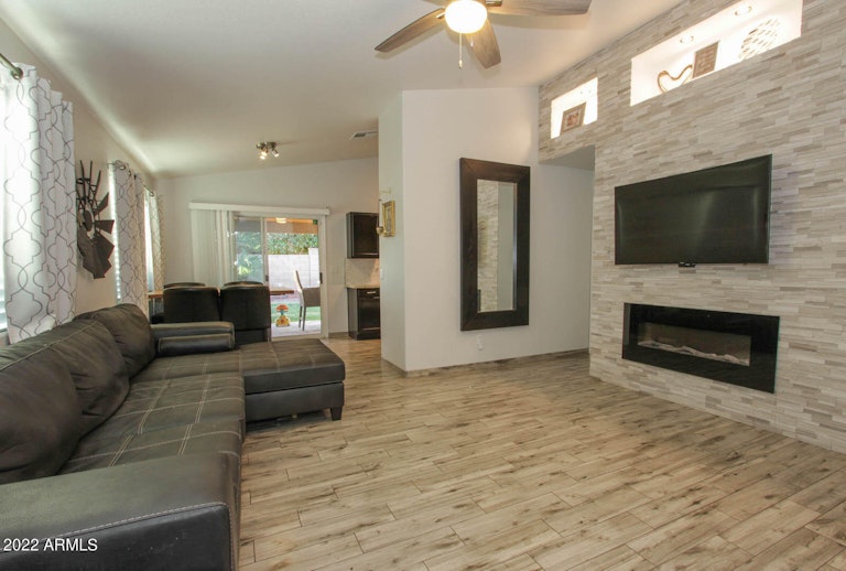 Photo 24 of 44 - 3048 W Zachary Dr, Phoenix, AZ 85027