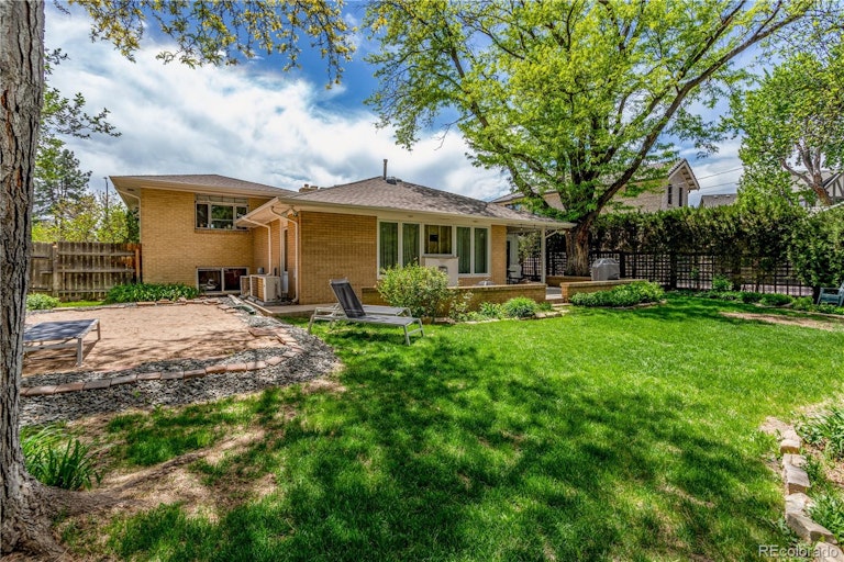 Photo 5 of 39 - 125 Southmoor Dr, Denver, CO 80220