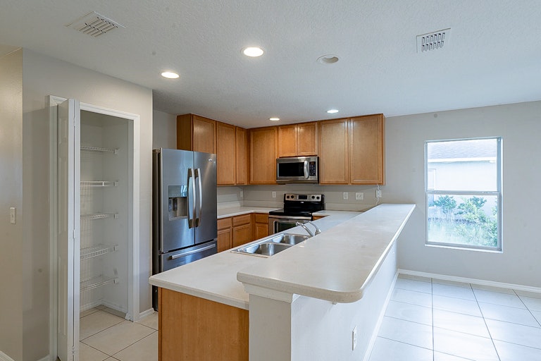 Photo 6 of 24 - 100 Mulberry Branch Ct, Daytona Beach, FL 32124