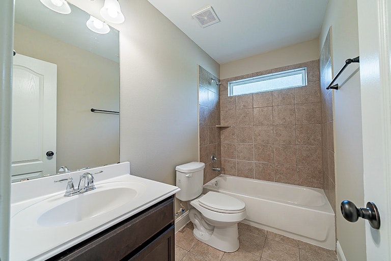 Photo 27 of 32 - 901 Grenshaw St, Houston, TX 77088