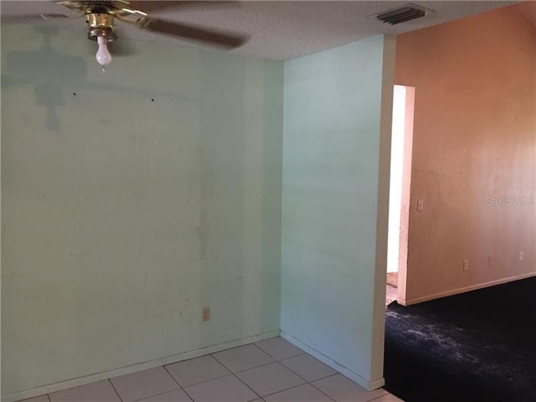 Photo 2 of 24 - 1040 31st St E, Palmetto, FL 34221