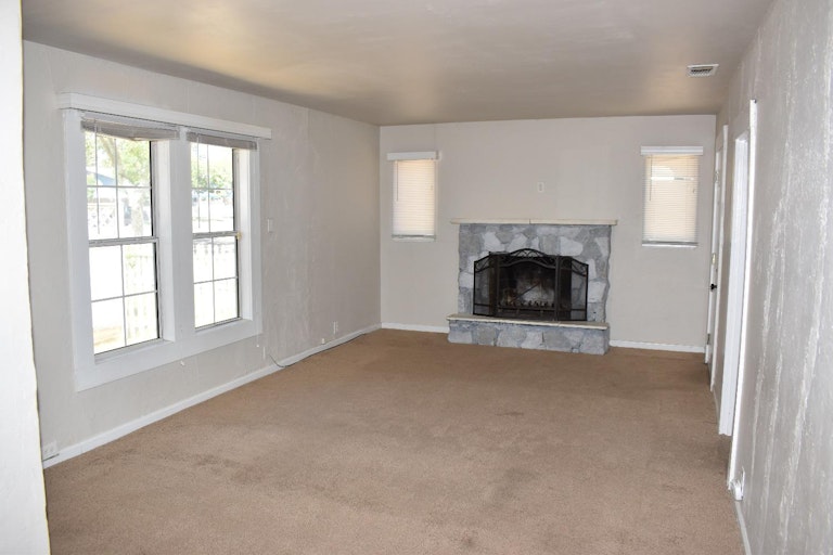 Photo 5 of 23 - 217 Los Vegas Ave, Roseville, CA 95678
