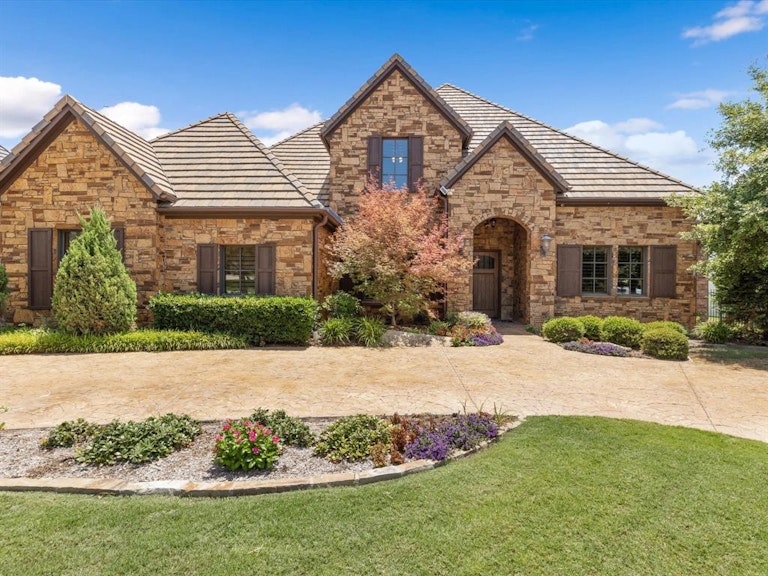 Photo 1 of 30 - 4636 Sidonia Ct, Fort Worth, TX 76126