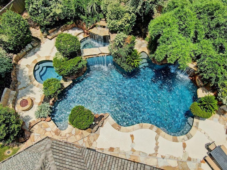 Photo 2 of 34 - 7811 Bent Green Ln, Spring, TX 77389