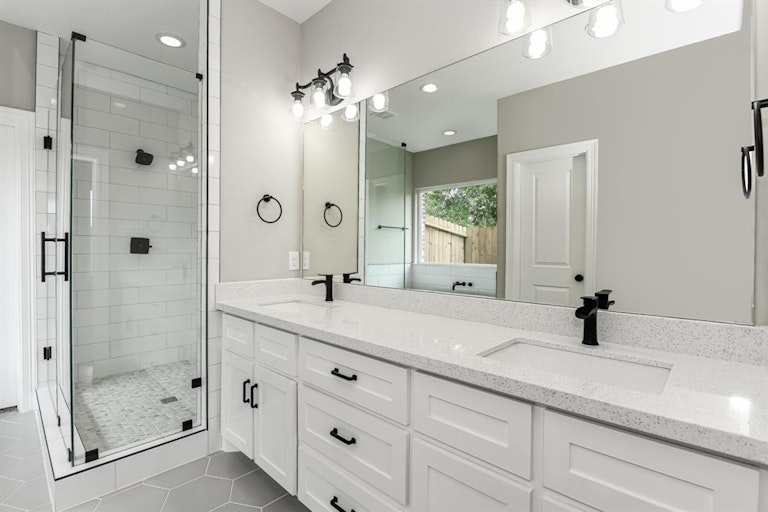 Photo 23 of 30 - 10 N Forrest Ave, La Porte, TX 77571