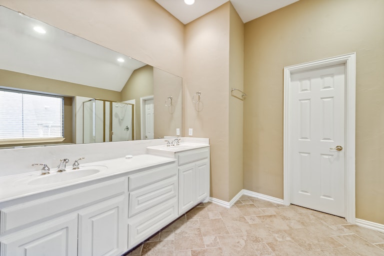 Photo 19 of 29 - 5733 Sugar Maple Dr, Fort Worth, TX 76244